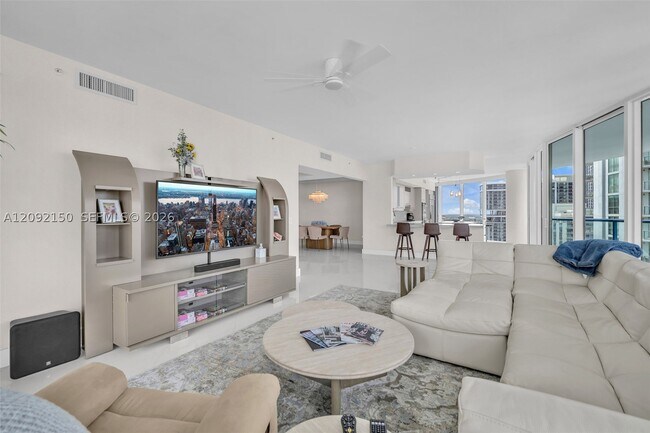 Building Photo - 333 Las Olas Way