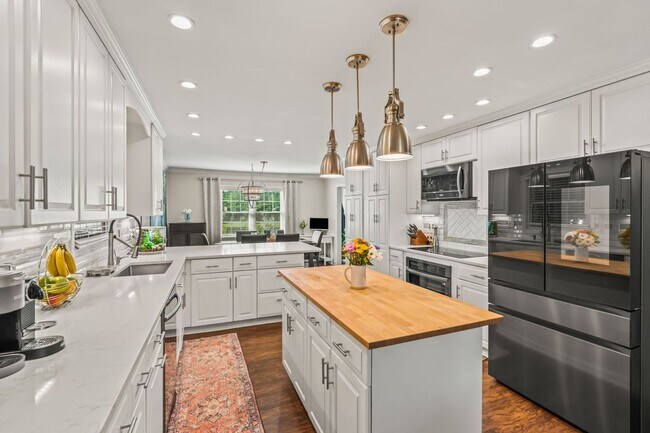 Building Photo - 4BR Golf Course Home in Bermuda Run with EV Charger