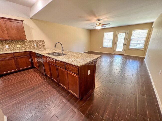 Building Photo - 420 Ridge Point Dr