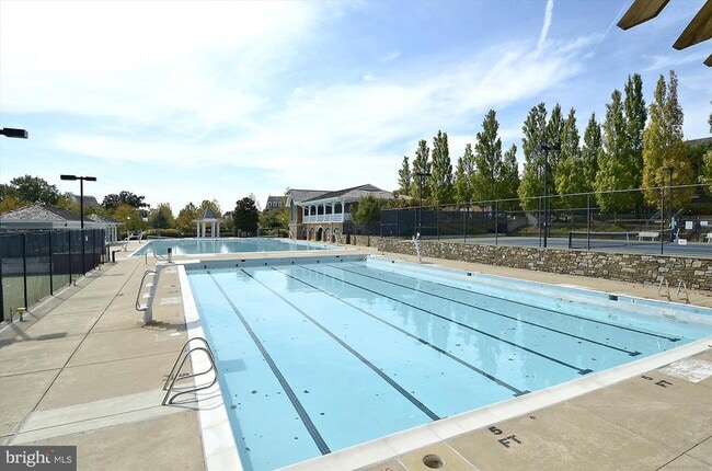 Building Photo - 539 Tschiffely Square Rd