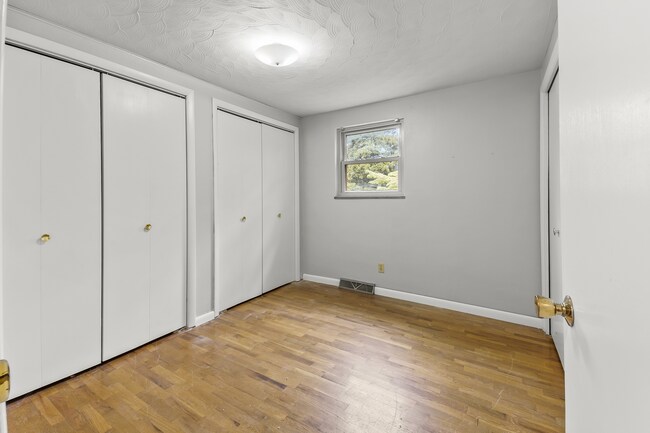 Guest bedroom - 1618 Oak Hills St