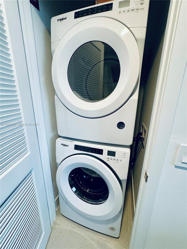 Building Photo - 159 NE 6th St