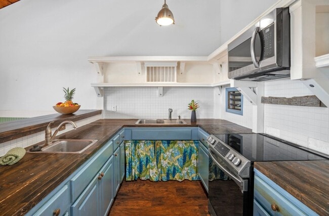 Building Photo - Kalaheo 3 bed 2 bath Condo