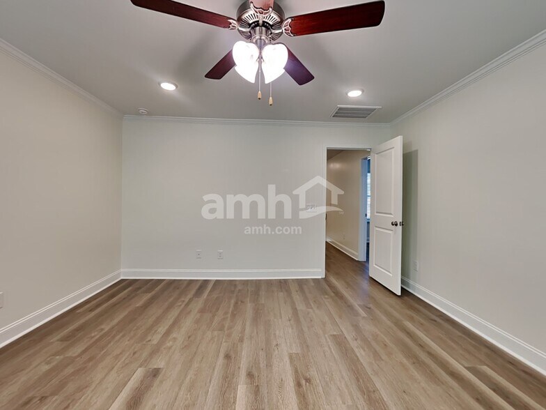 Building Photo - 1954 Weeping Cypress Dr