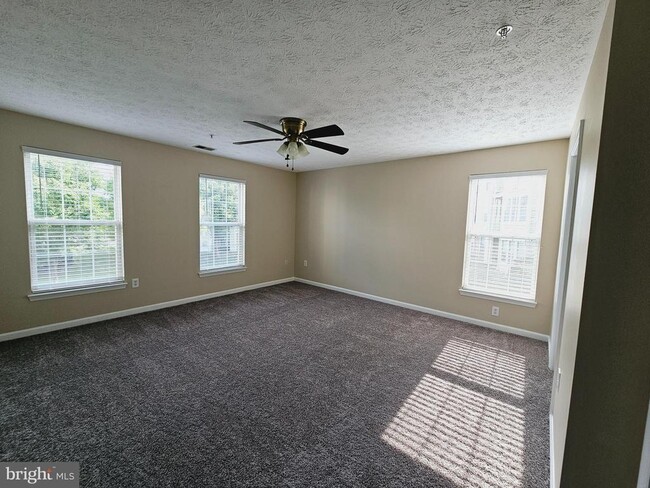 Building Photo - 2443 Blue Spring Ct