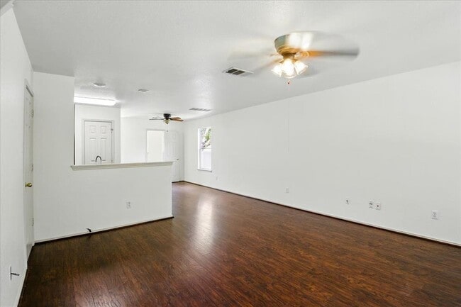 Building Photo - 508 Crater Lake Dr