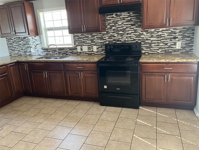 Building Photo - 118 Walnut St