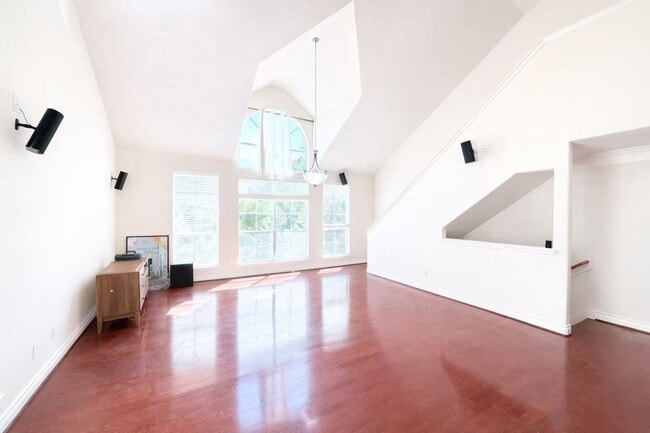 Building Photo - 3411 Clearview Cir