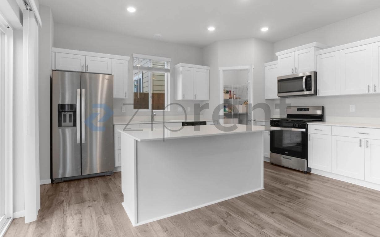 Building Photo - 1421 SW Pendleton Way