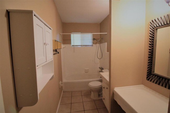 Building Photo - 5830 Effingham Dr