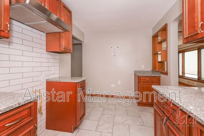Building Photo - 9113 Outlook Dr