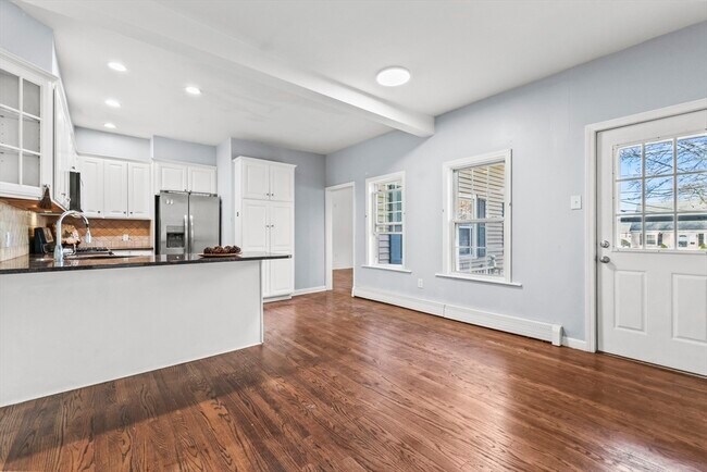 Building Photo - 1142 Washington St