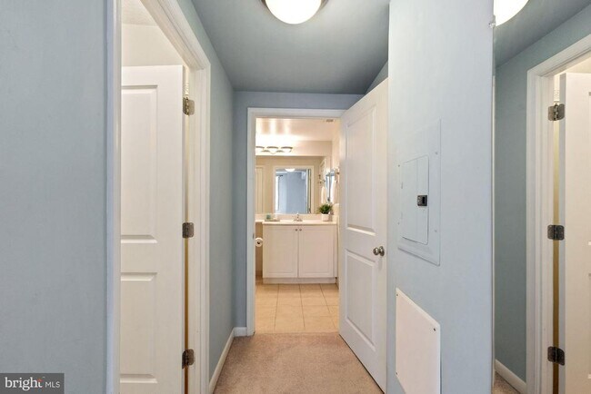 Building Photo - 851 N Glebe Rd