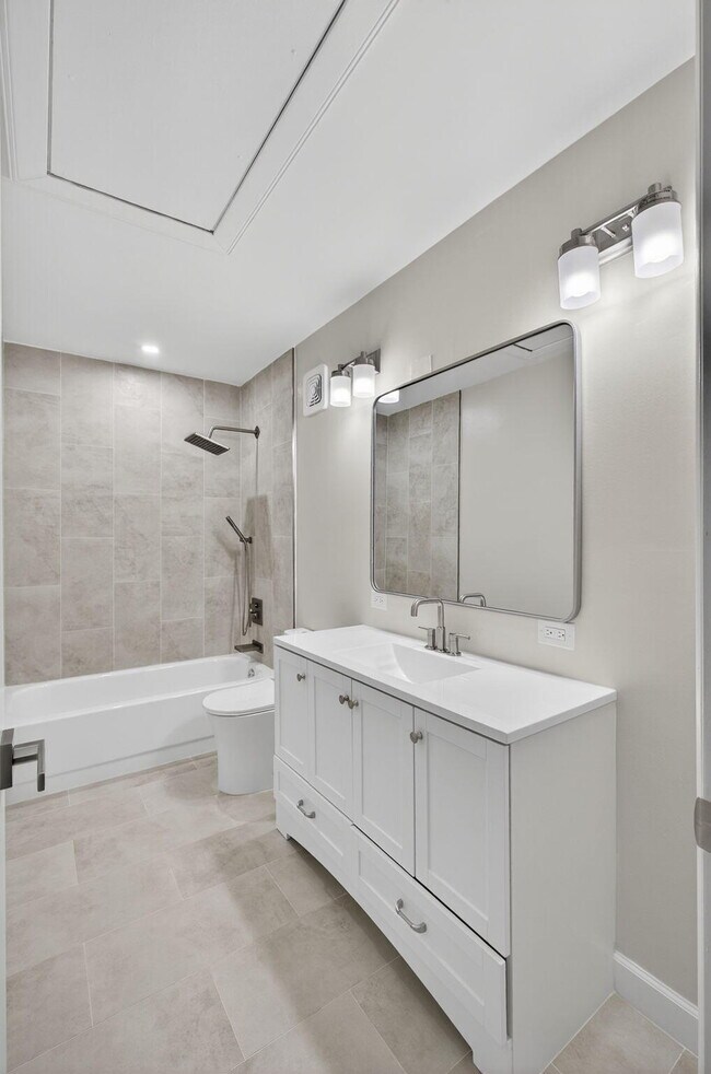Building Photo - 4204 Roxbury Ct