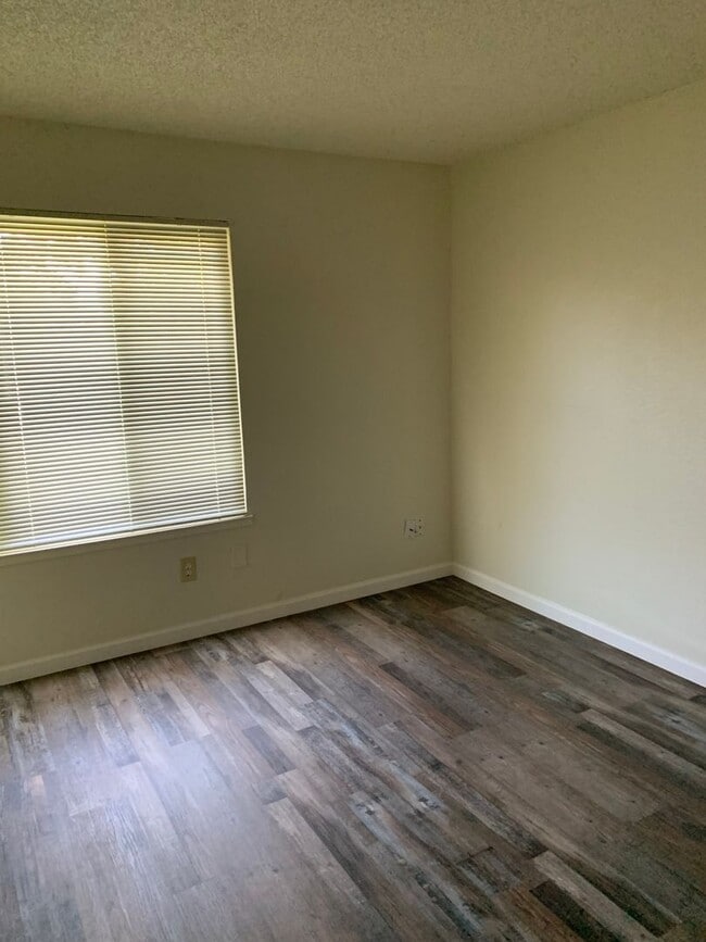 Building Photo - Nice 4 bedroom, 2 bathroom home in Citrus ...