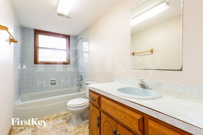 Building Photo - 2508 John Bourg Dr