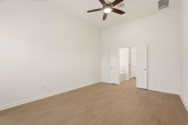 Building Photo - 32503 Midsummer Dr