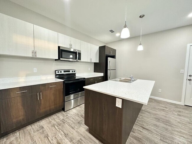 Building Photo - 10 Marcela Dr