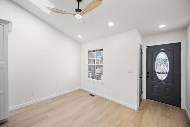 Building Photo - Stunning tri-level remodeled home in Briargate!