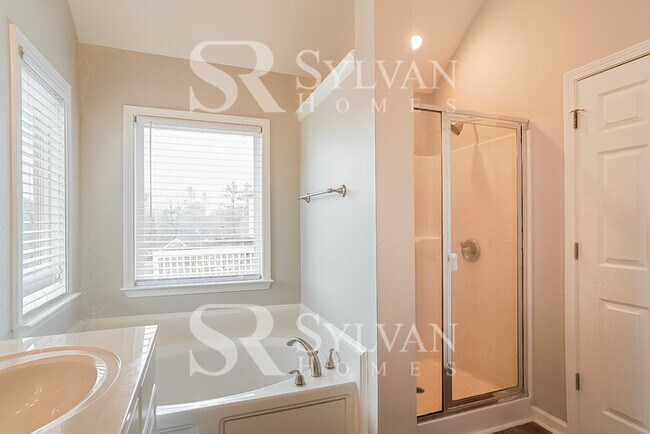 Building Photo - Enjoy living the good life in this 3 bedroom, 2 bathroom home