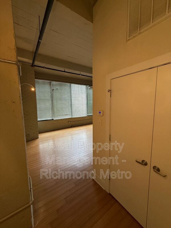 Building Photo - 815 Perry St