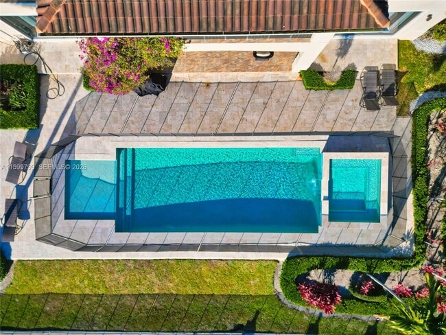 Building Photo - 513 Palm Dr