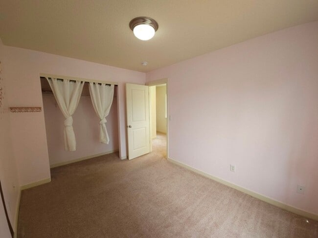 Building Photo - 662 Rosemary Way