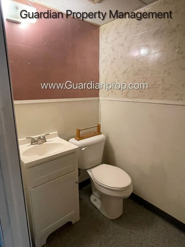 Building Photo - Columbia Heights Side By Side Duplex, Atta...