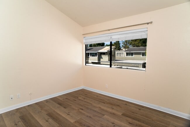 Building Photo - 22109 Burbank Blvd