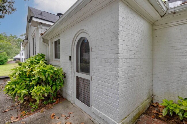 Building Photo - Historic Elegance in Midtown Columbus – Expansive 4-Bed/2.5-Bath Brick Home