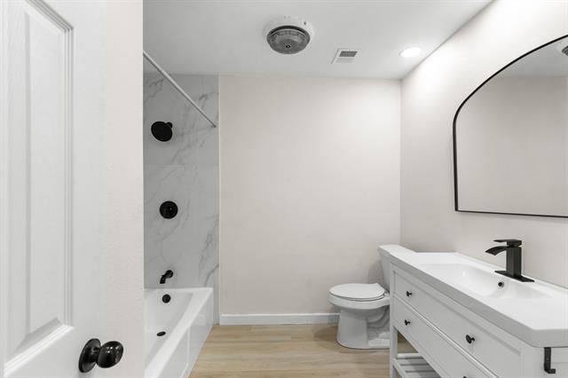 Building Photo - 1002 Wembley Rd