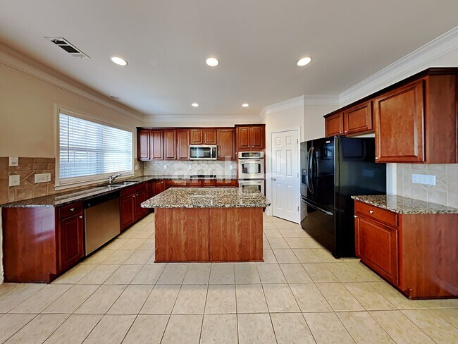 Building Photo - 407 Pinoak Dr