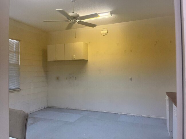 Building Photo - 2054 Sawgrass Dr