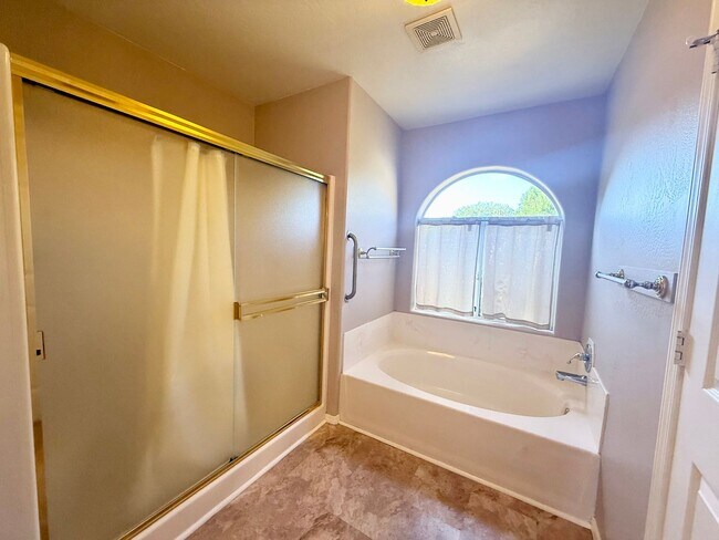 Building Photo - 821 Village Cir