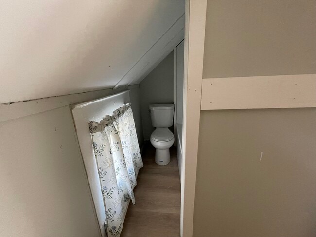 Building Photo - 52 Chestnut Ave