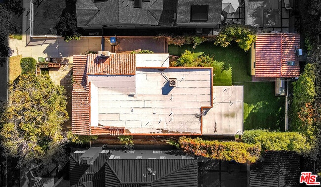 Building Photo - 10587 Holman Ave