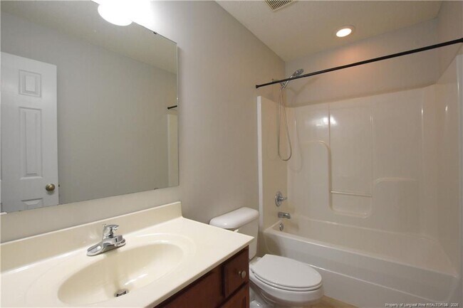 Building Photo - 730 Northview Dr