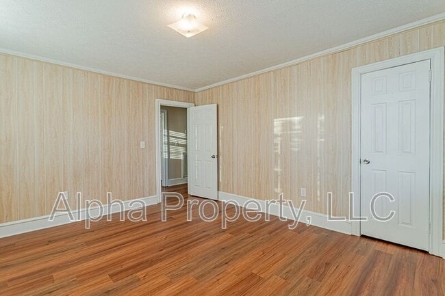 Building Photo - 496 Langley Rd