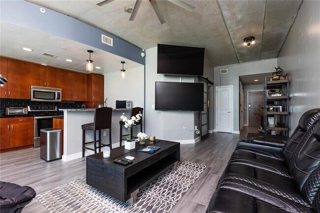 Building Photo - 777 N Ashley Dr