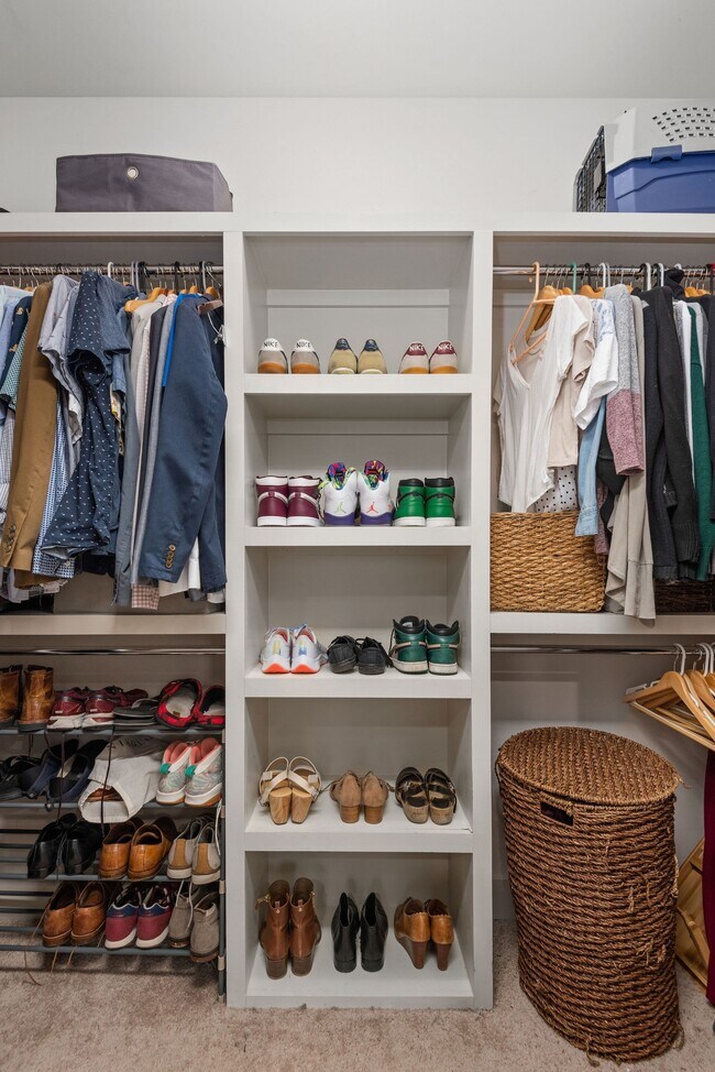 Building Photo - 2223 Burns St