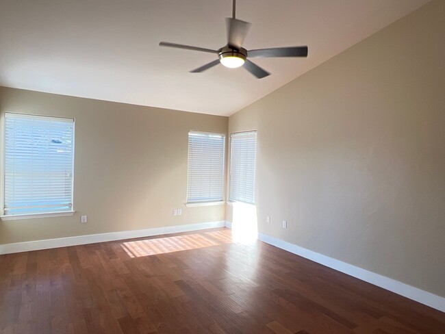 Building Photo - MOVE IN SPECIAL- 1/2 OFF FIRST MONTH'S REN...