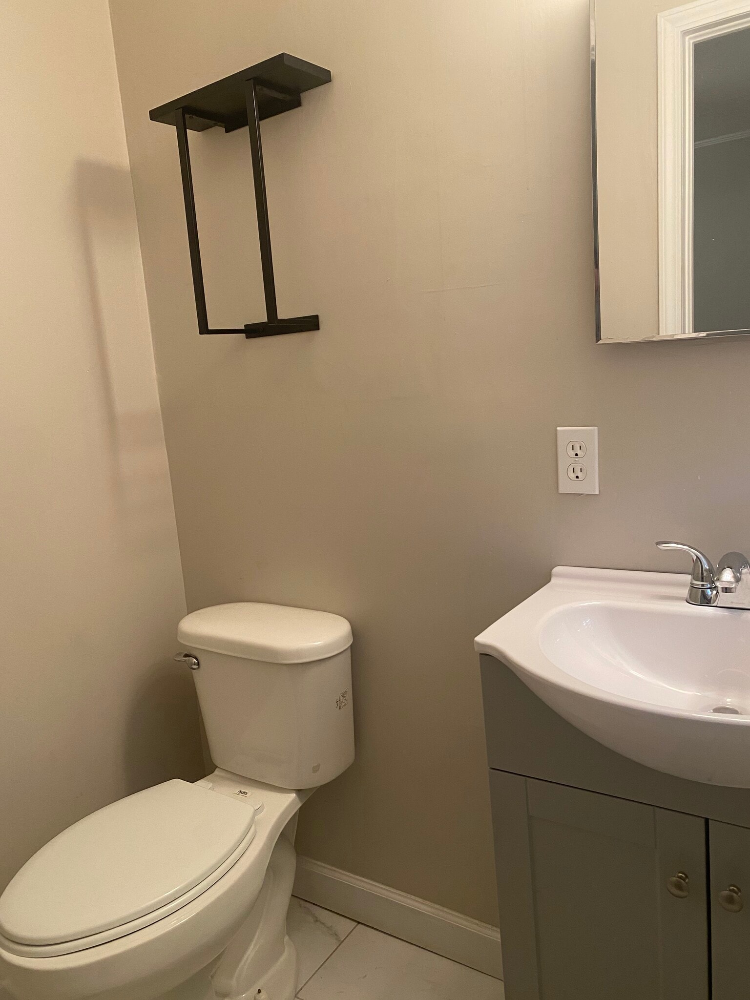 Half bath - 1021 Longbrook Dr