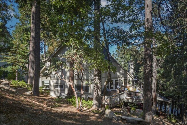Building Photo - Charming Mountain Retreat across from Golf Course