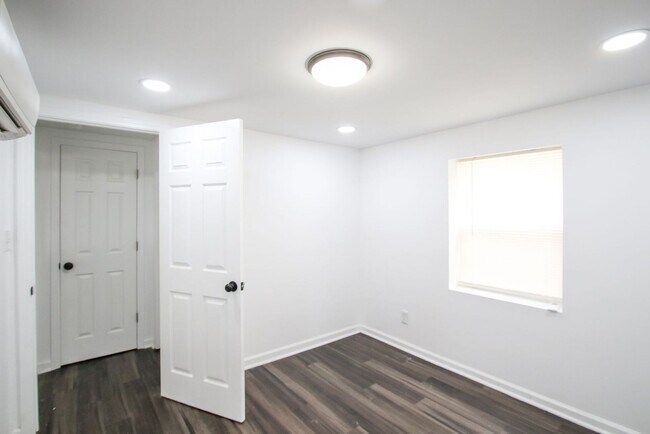 Building Photo - Adorable New Build 1-Bedroom Apartment