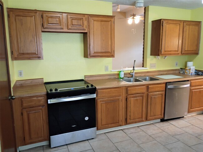 Building Photo - 21406 Golden Dove Dr