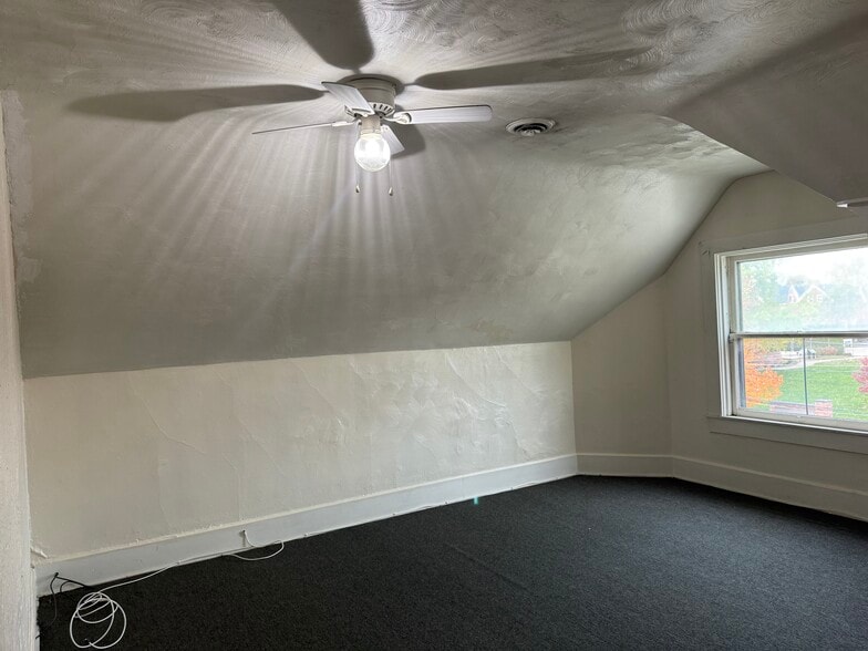 Bedroom - 337 W 6th St