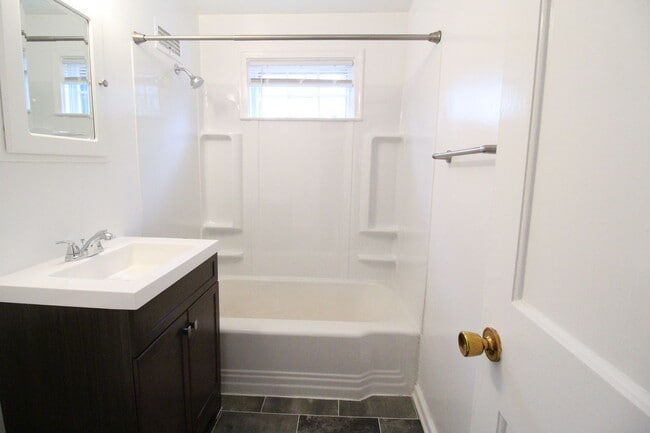 Building Photo - 1 Bedroom 1 Bath Duplex in Navy Hill Area in Olathe