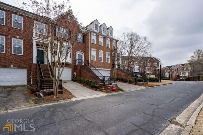 Building Photo - 1732 Highlands View Dr