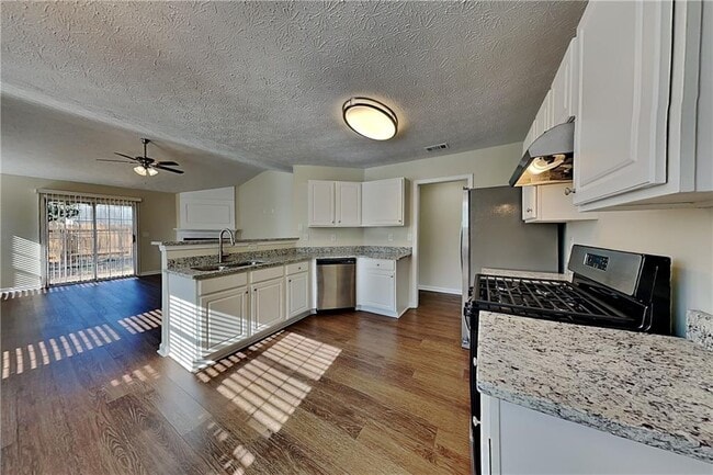 Building Photo - 3165 Bellestone Ct