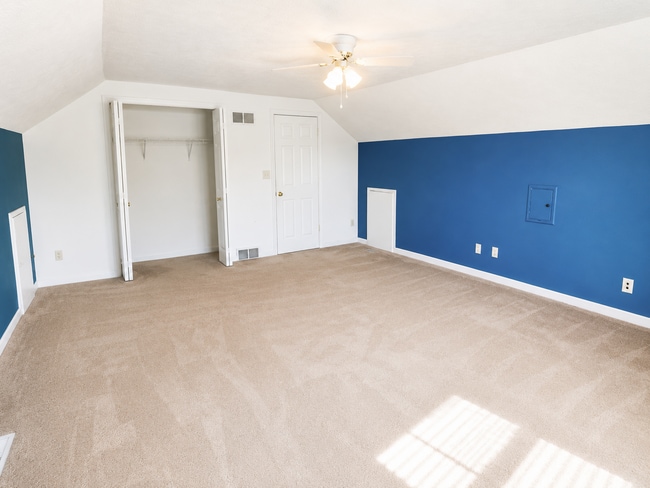 Building Photo - 243 Newfield Cir